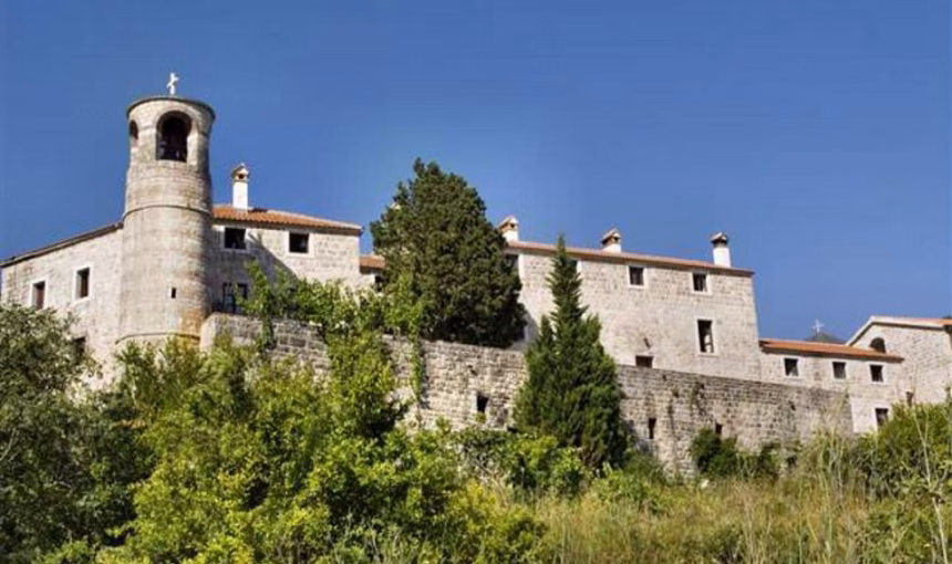 Manastir Podmaine korijen stare Budve