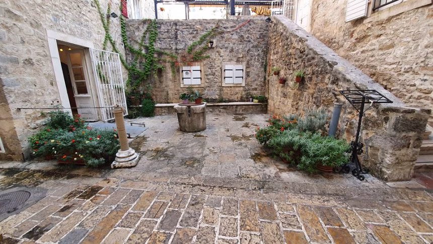 „Nebo pod nogama”  Ivice Aranđusa večeras u Modernoj galeriji