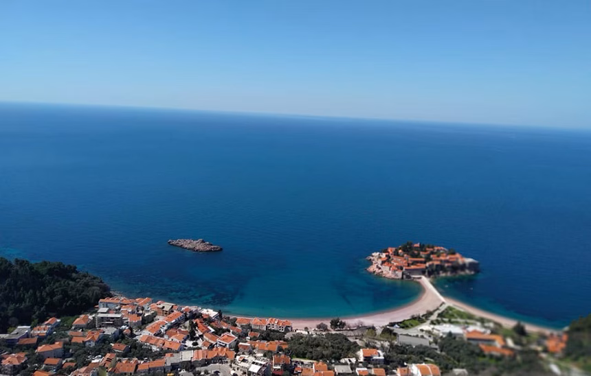 Status Svetog Stefana i dalje upitan; Kentera: Ako je država potpisala ugovor, onda i država treba da snosi posljedice