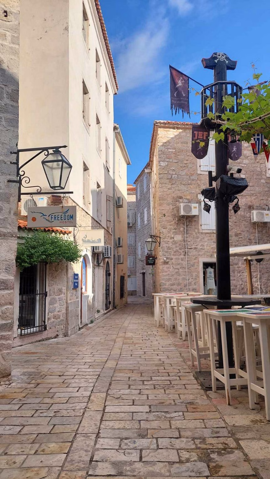 Komunalna policija i inspekcija na terenu 24 sata tokom prazničnih dana u Budvi