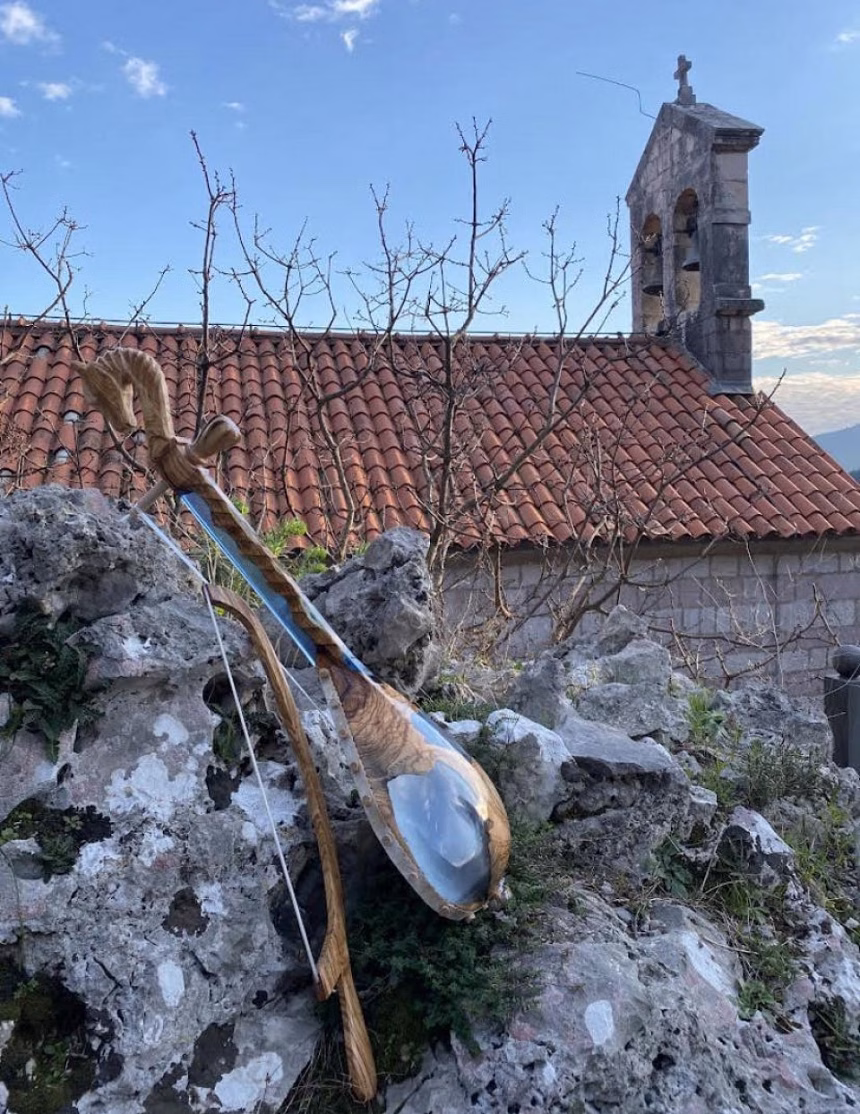 Ručni rad: Bane Vujović uz gusle čuva tradiciju