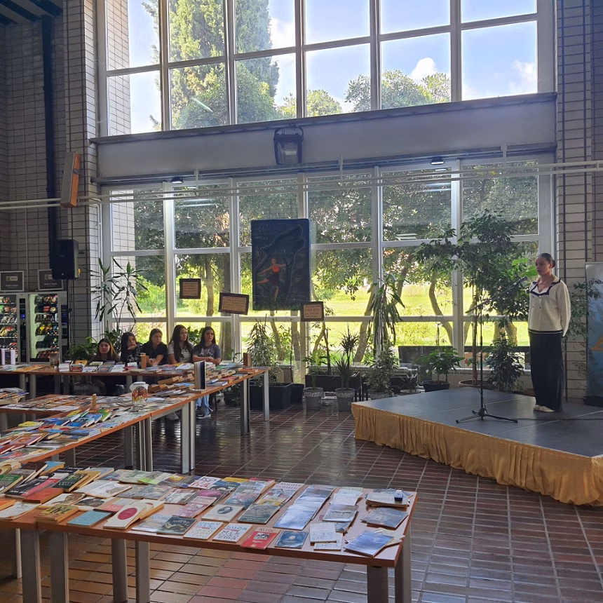 (FOTO/VIDEO) Festival poezije i sajam knjiga u SMŠ „Danilo Kiš”: Objavljeni rezultati Međunarodnog konkursa i održano školsko takmičenje recitatora