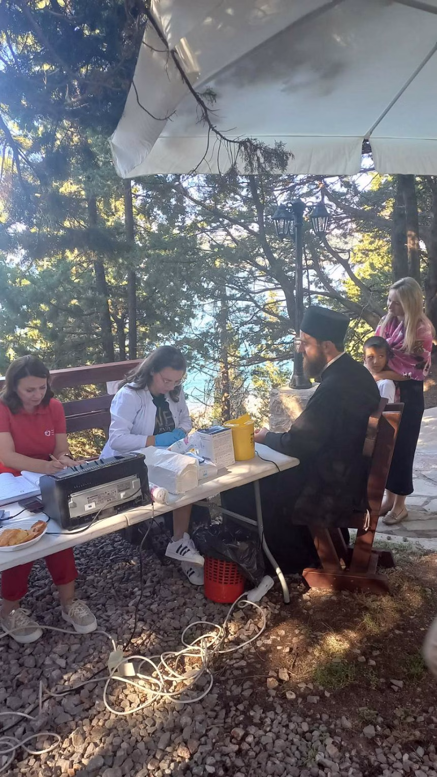 (FOTO) U današnjoj akciji darivanja krvi prikupljeno 37 jedinica