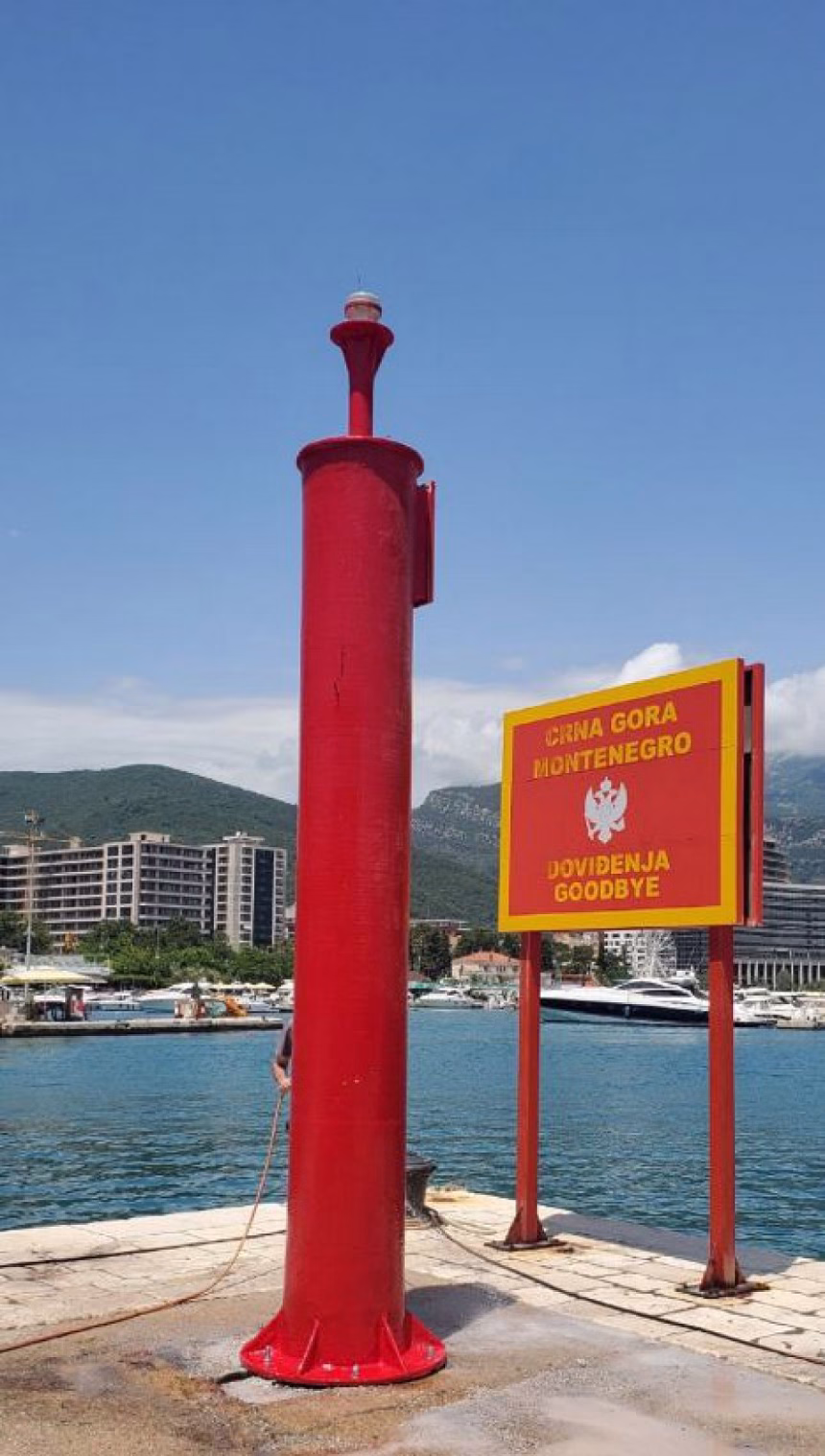 Postavljen novi svetionik u Luci Budva