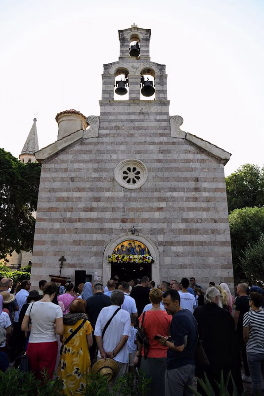 (VIDEO) Hram Svete Trojice u Budvi obilježio slavu i 220 godina postojanja