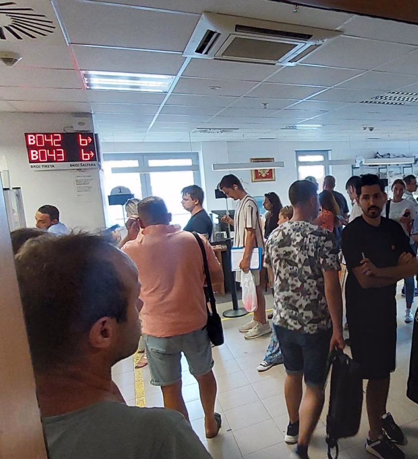 Gužve u filijali MUP-a u Budvi, rok za zamjenu ličnih karata ističe 30. marta