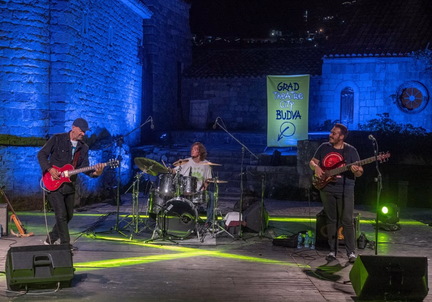 Vlatko Stefanovski Trio i Crnogorski simfonijski orkestar sjutra u Starom gradu