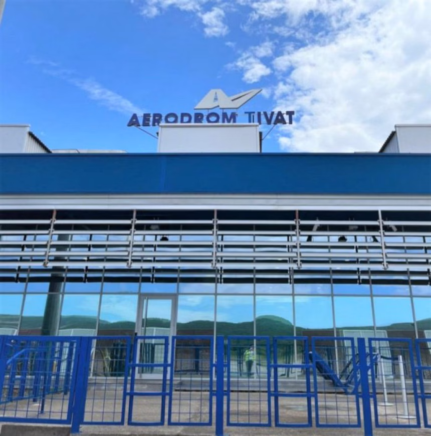Kroz tivatski aerodrom u junu prošlo 27 odsto više putnika