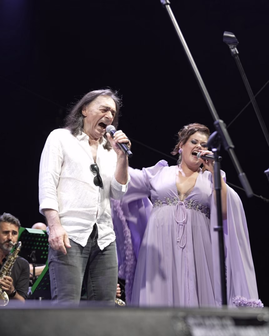 Topla ljetnja noć za pamćenje: Dana državnosti i dvije decenije TO Budve na trgu ispred Starog grada