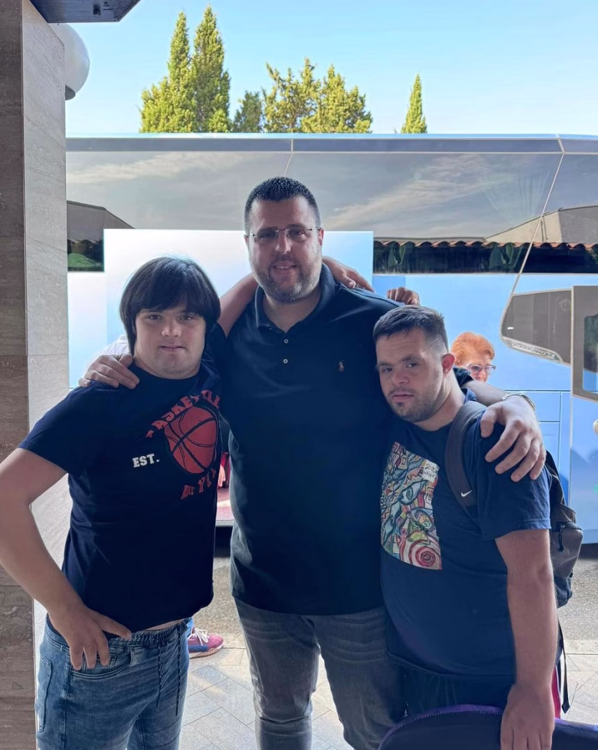 Mitrović uplatio ljetovanje djeci sa Daunovim sindromom