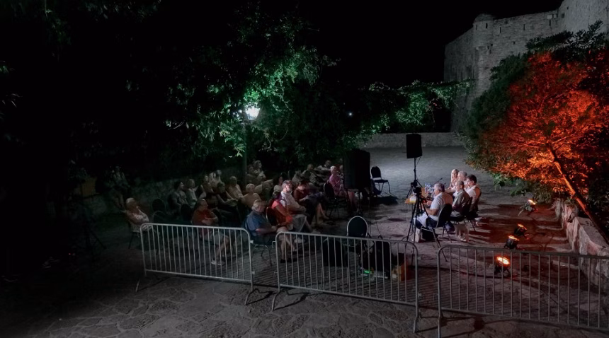 Književnost i angažovanost tema sinoćnjeg Okruglog stola na „Festivalu“ Ćirilicom