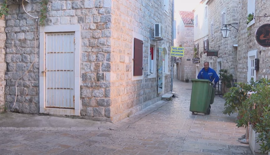 Zahvalnost za decenije rada: Starograđani organizovali svečani ispraćaj Muja Labjanaja