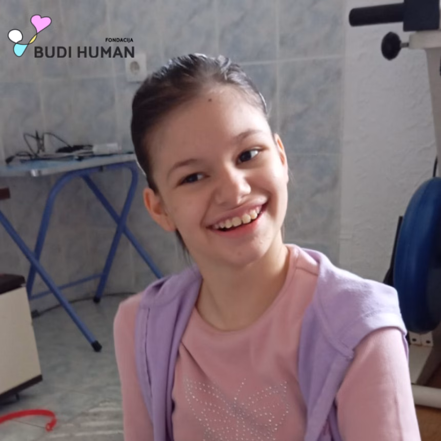 Budi human: Pomozimo Dariji da napravi svoje prve samostalne korake