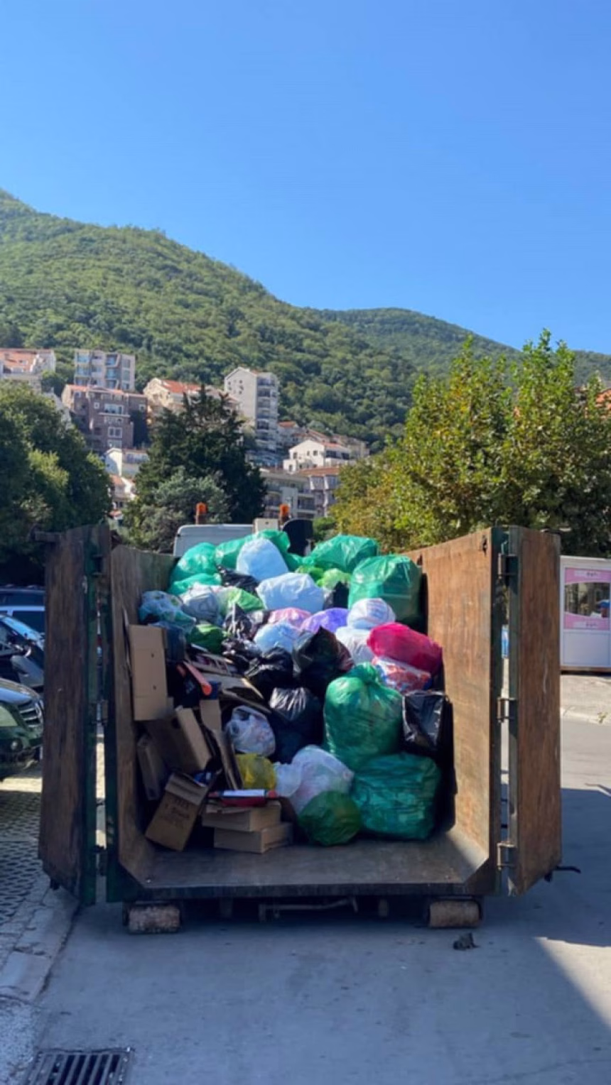 (FOTO/VIDEO) Ekološka revolucija u Budvi koju su inicirali stranci: Prošlog vikenda sakupljeno 1300 kg reciklažnog otpada