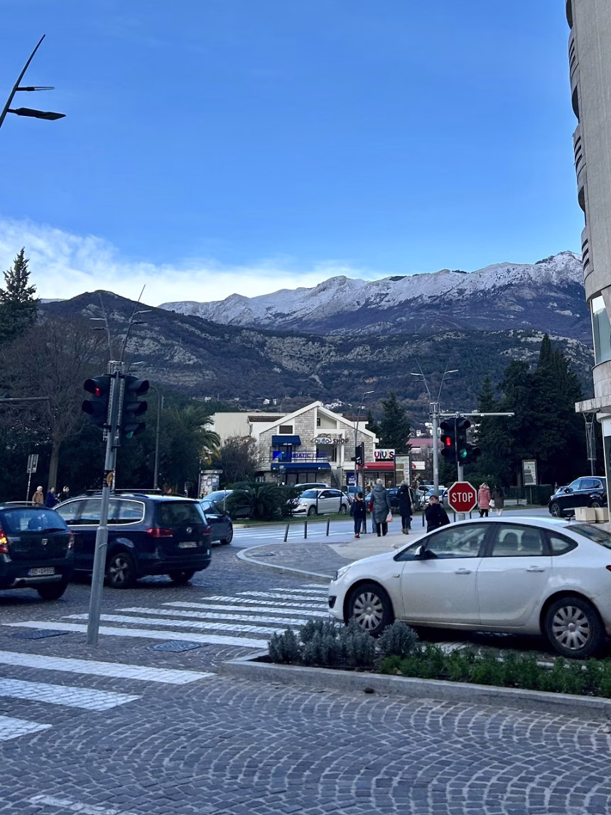 Oprezno zbog mokrih puteva i odrona