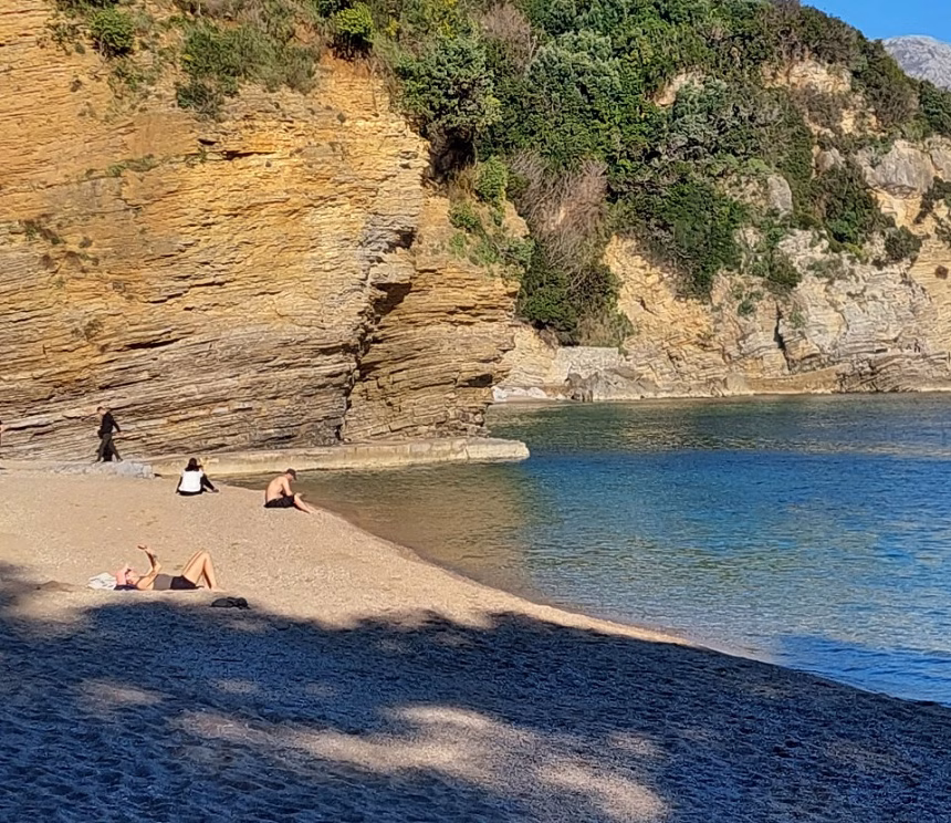 (VIDEO) Sunčana atmosfera na Mogrenu, kupači uživali u martovskom danu