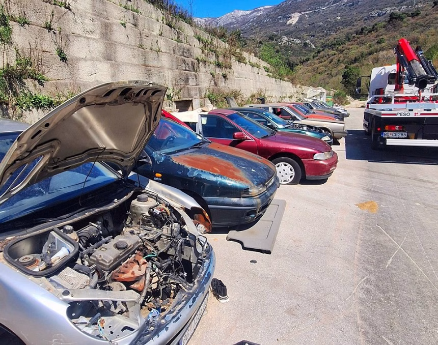 (VIDEO/FOTO) Uklanjanje napuštenih vozila na teritoriji opštine Budva, akcija se nastavlja i narednih dana