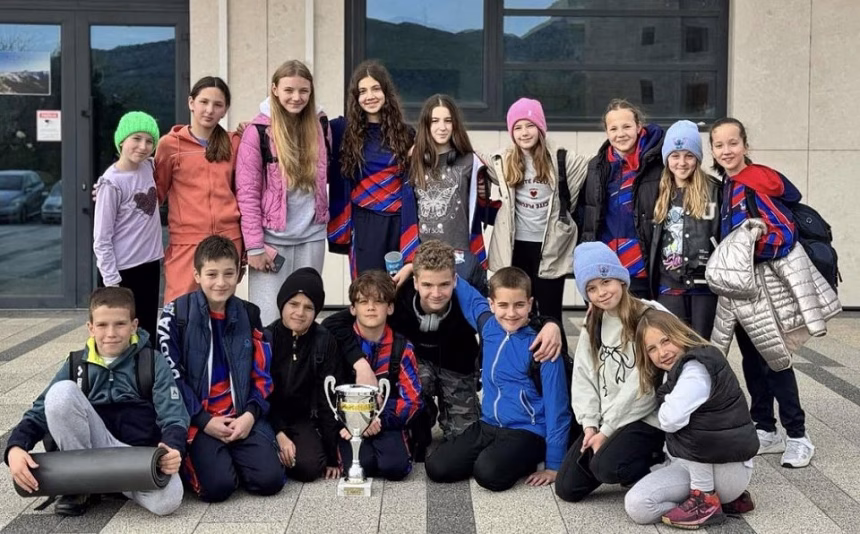 Mladi plivači iz Budve osvojili 40 medalja u Trebinju, Kuljača najbolja plivačica