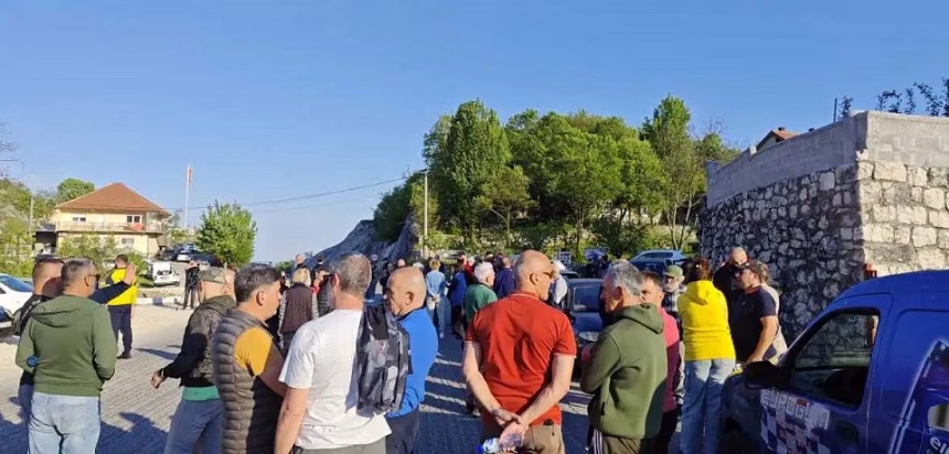 Građani Cetinja nastavljaju protest: Blokada puta i danas na Kruševom Ždrijelu