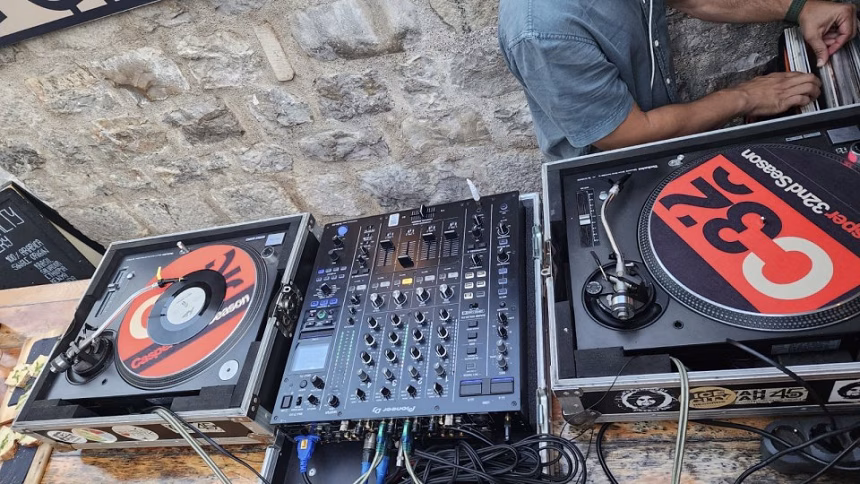 Casper Summer Talks: Dr Robert Champney večeras o matematici i džezu