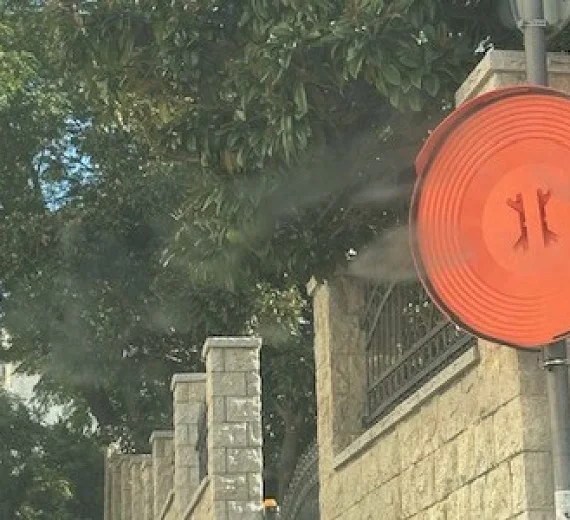 Čitaoci šalju: Oštećeno saobraćajno ogledalo u Bečićima 