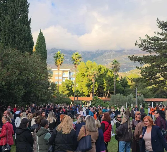 Zaposleni u „Budvanskoj rivijeri“ poručili: Ne damo Slovensku plažu, ne damo budvanski turizam