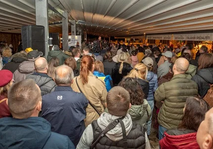 (VIDEO) Protest zbog plana restrukturiranja, radnici i arhitekte traže očuvanje Slovenske plaže