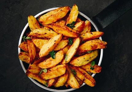 Pekarski krompir sa ajvarom: Ova kombinacija će vas raspametiti