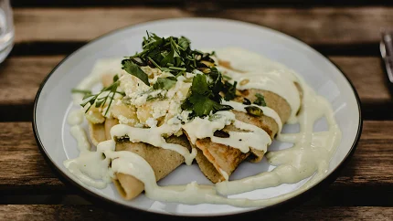 Slane palačinke sa pršutom i kajmakom