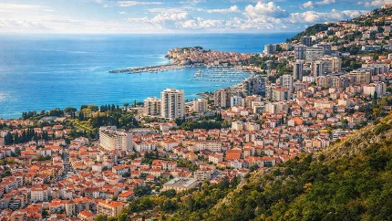 Budva bilježi rekord u legalizaciji privatnog smještaja: 1.236 odobrenja za domaćinstva i 14.070 kategorizovanih ležajeva do kraja 2025.
