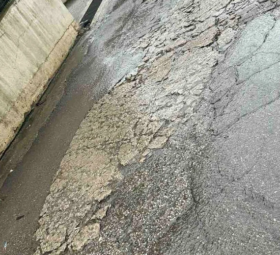 Čitaoci šalju: Problemi u Ulici Sremskog fronta, apel nadležnima da reaguju