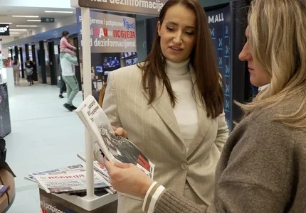 Štampani mediji u fokusu: Nacionalna kampanja o značaju profesionalnog novinarstva stigla u Budvu