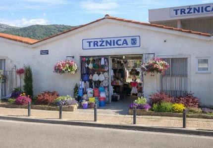 Budvanska tržnica nudi bogatu ponudu domaćih proizvoda: Parking besplatan prvi sat, petak pazarni dan