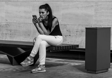 Umreženi, a sami: iluzija povezanosti u digitalnom dobu