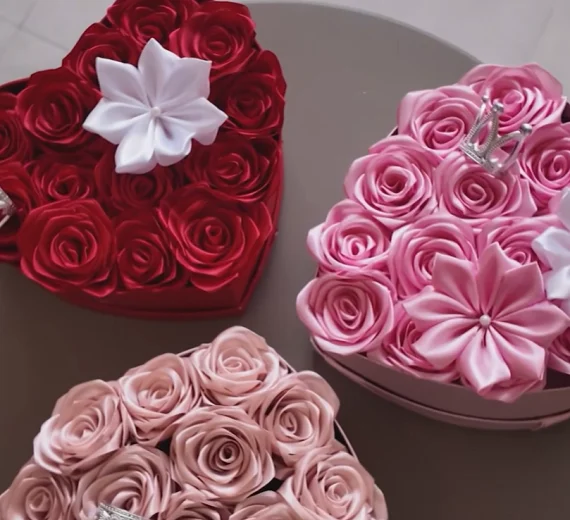 Kreativnost mladih Budvanki: Anastasija, Teodora, Nađa i Tea stvaraju vječne bukete od satena