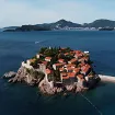 Sveti Stefan: Radnja za obuću u Čileu i zatvoreni grad hotel u Budvi