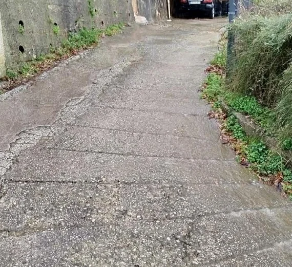 Čitaoci šalju: Problemi u Boretama, ulica u očajnom stanju