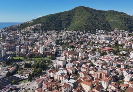 Čitaoci šalju: Ulica u naselju Lazi gotovo neprohodna 