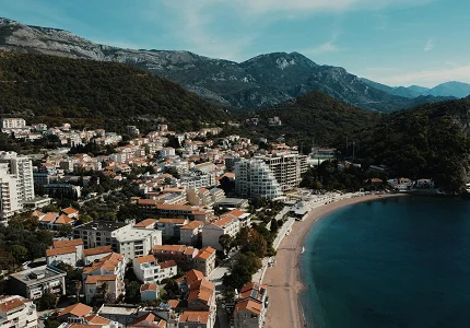 Hronika Petrovca na TV Budva: Život između zime i sezone