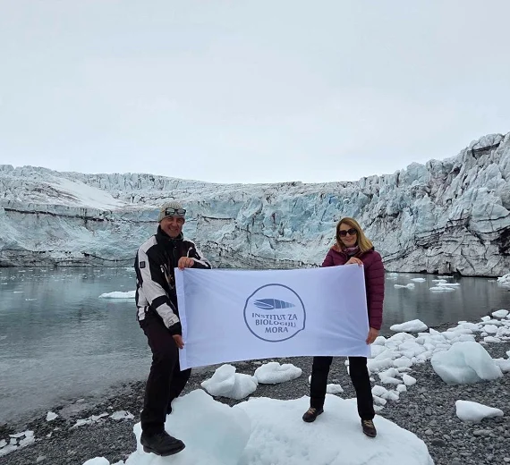 (FOTO) Crnogorski naučnici dr Aleksandar Joksimović i dr Vesna Mačić uspješno završili drugu istorijsku misiju na Antarktiku