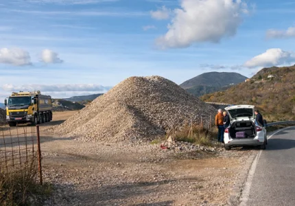Zapečaćeno devet divljih deponija u Budvi, krivične prijave za prekršioce