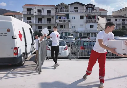 Budva: Crveni krst obezbijedio pakete pomoći za socijalno ugrožene sugrađane