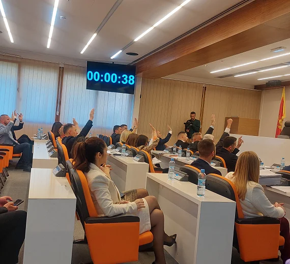 (VIDEO) Završena 12. sjednica SO Budva: Otvara se bioskop, imenovani potpredsjednici i usvojeni planovi za 2026. godinu