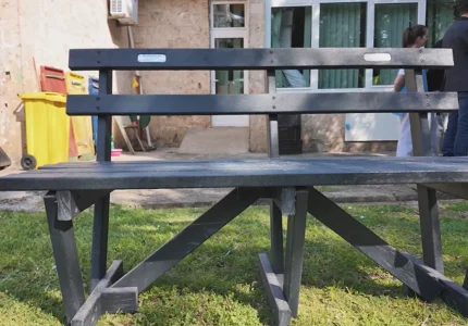 Vrtić „Ljubica V. Jovanović Maše“ dobio klupu od reciklirane plastike