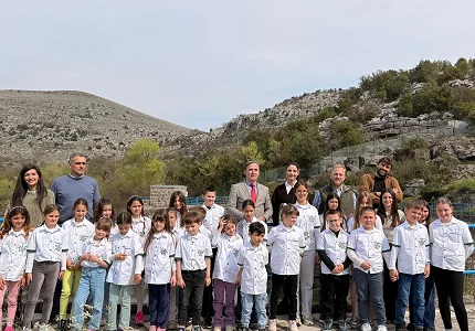 Djeca iz ekološke organizacije „Ljute kamilice“ posjetila izvorište Bolje Sestre povodom 22. Marta, Svjetskog dana voda