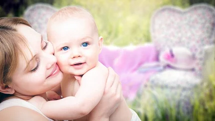 Zašto bebe treba da spavaju uz majku