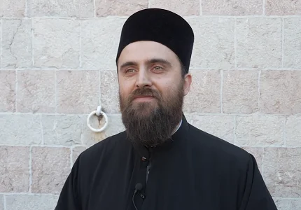 (VIDEO/FOTO) Vaskrs u Budvi: Protojerej Aleksandar Lekić o tajni praznika koji mijenja smisao ljudskog postojanja