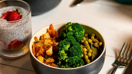 Proljećna detoks salata i povrće na pari