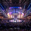Voditeljski par Eurosonga na meti oštrih kritika