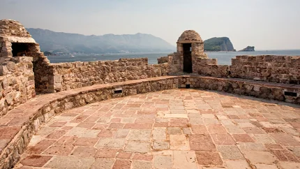 Priprema i revitalizacija starogradskih bedema u Budvi za turističku sezonu 2026.